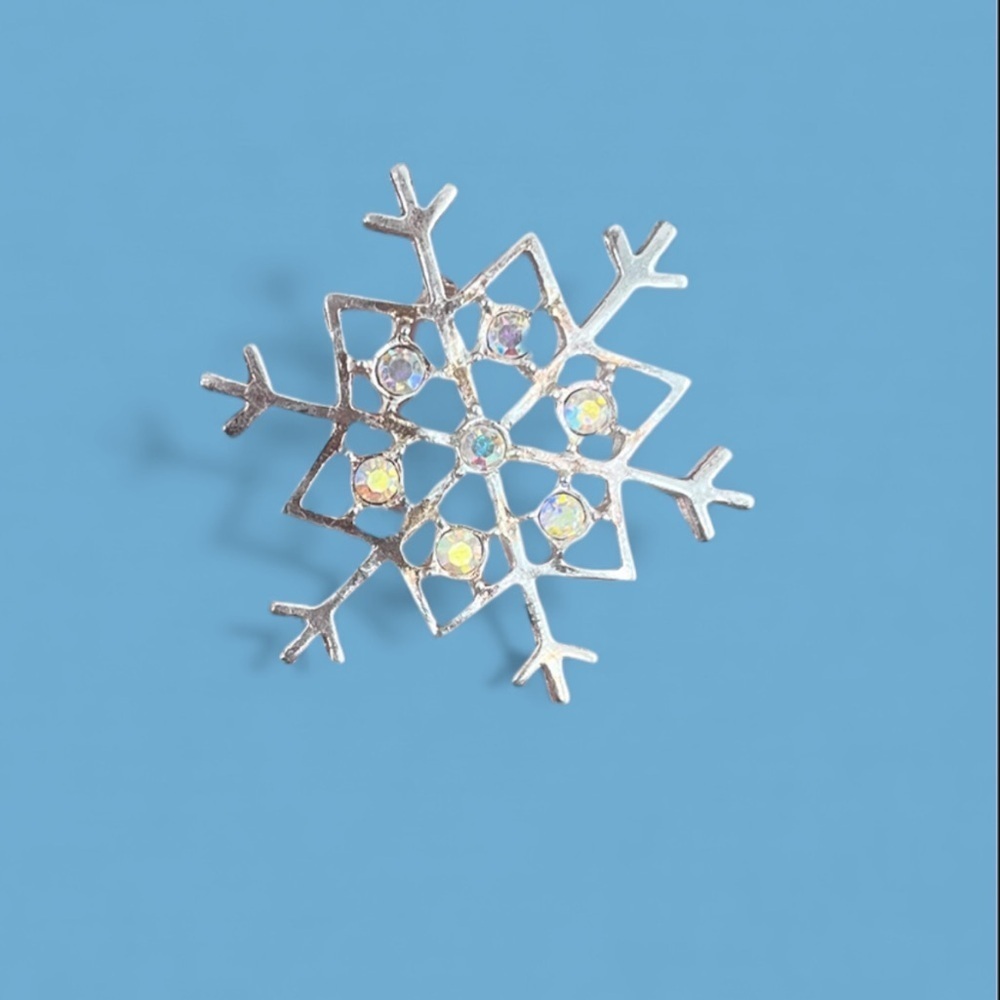Vintage Silver Snowflake Pins | Winter | Holiday Brooches - Picture 4 of 5